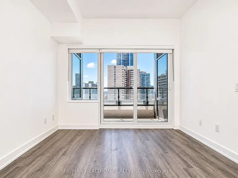 609 Sherbourne St #1711 — Photo 8