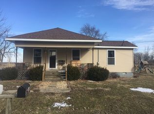201 E Spruce St, Scottville, IL 62667