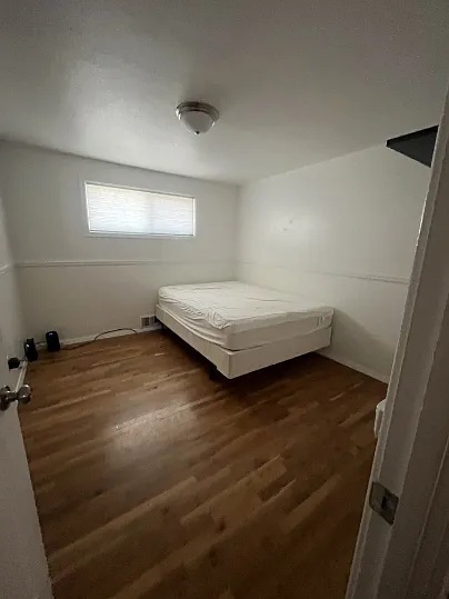 662 Budlong St — Photo 13