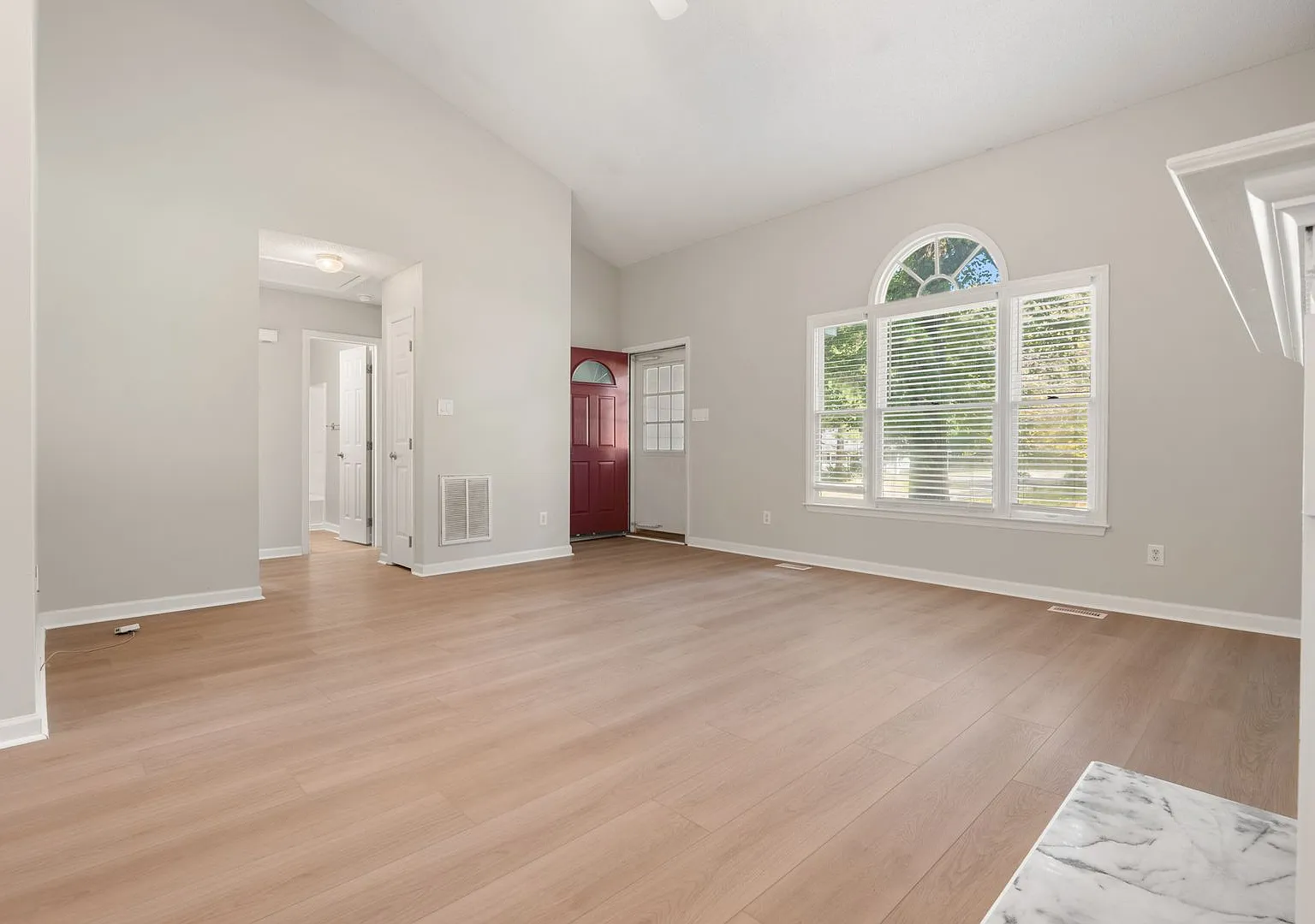 Cute 3 Bedroom Ranch with Large Wooded Yard- Raleigh-Available Now! — Photo 4