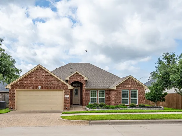 11001 Wanamaker Dr, Benbrook, TX 76126