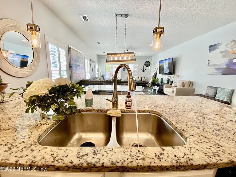 420 5th Ave S — Photo 8