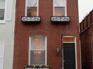 882 N Myrtlewood St, Philadelphia, PA