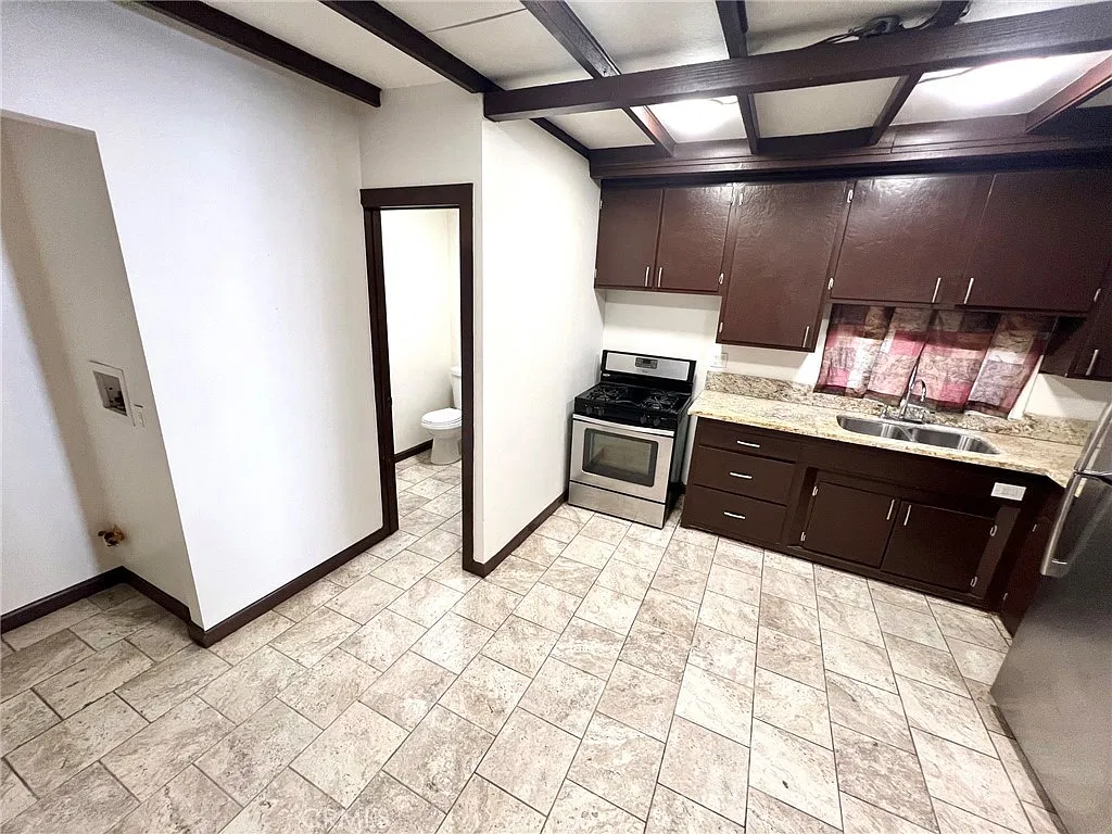 2 bed, 740 sqft, $1,350 — Photo 4