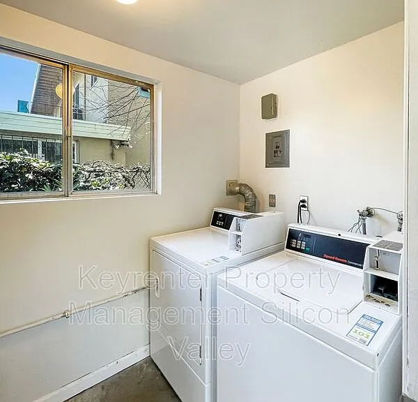 923 Ravenscourt Ave #1 — Photo 12