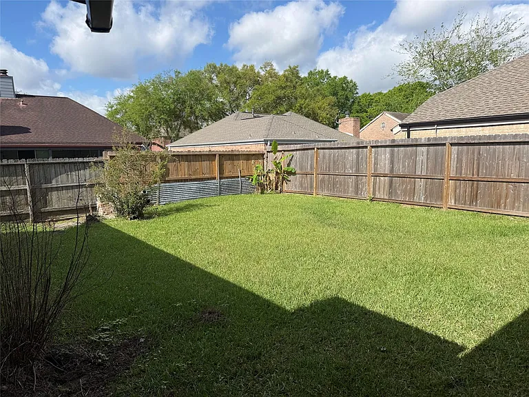 214 Kings Ct — Photo 13