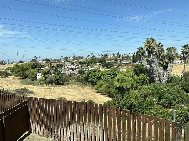 1450 Melrose Ave #103 — Photo 24
