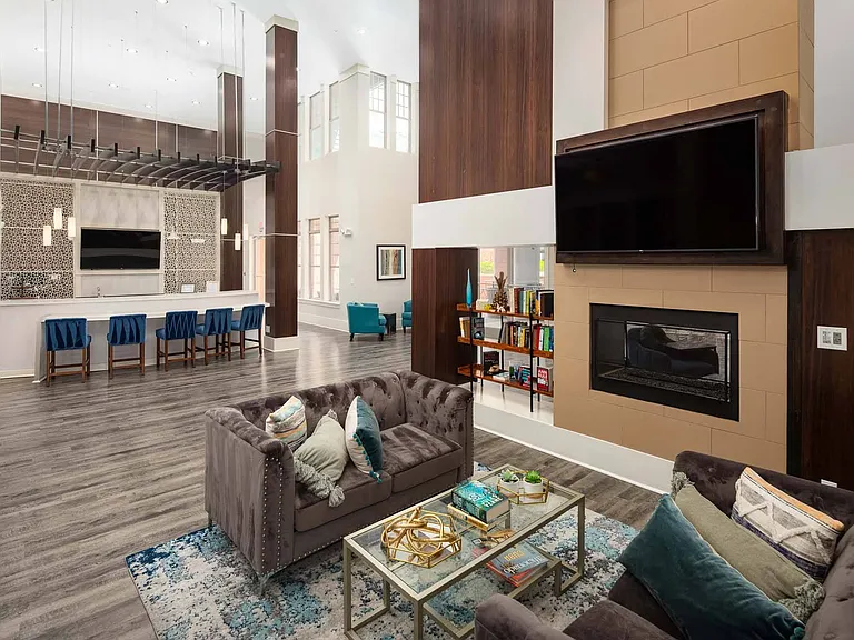 Avanti Brookhaven — Photo 15