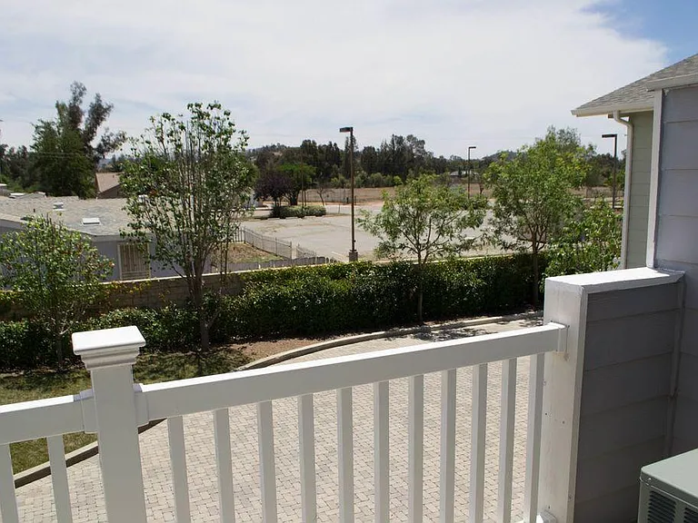 1922 Kelly Ave #2 — Photo 23