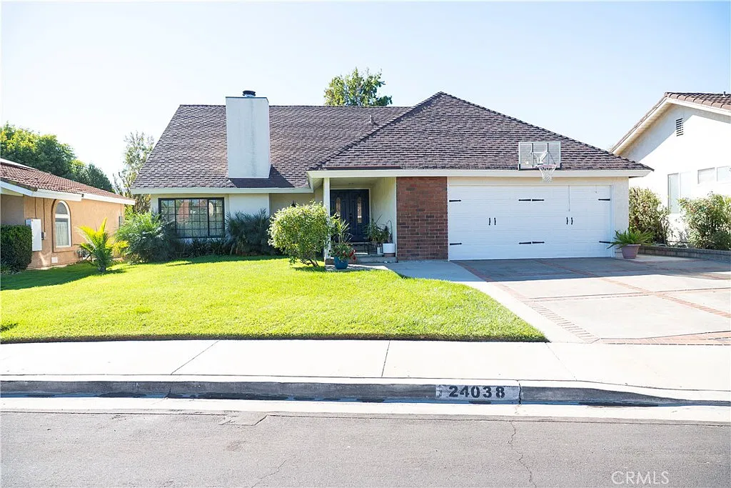 5 bed, 2336 sqft, $5,200 — Photo 1