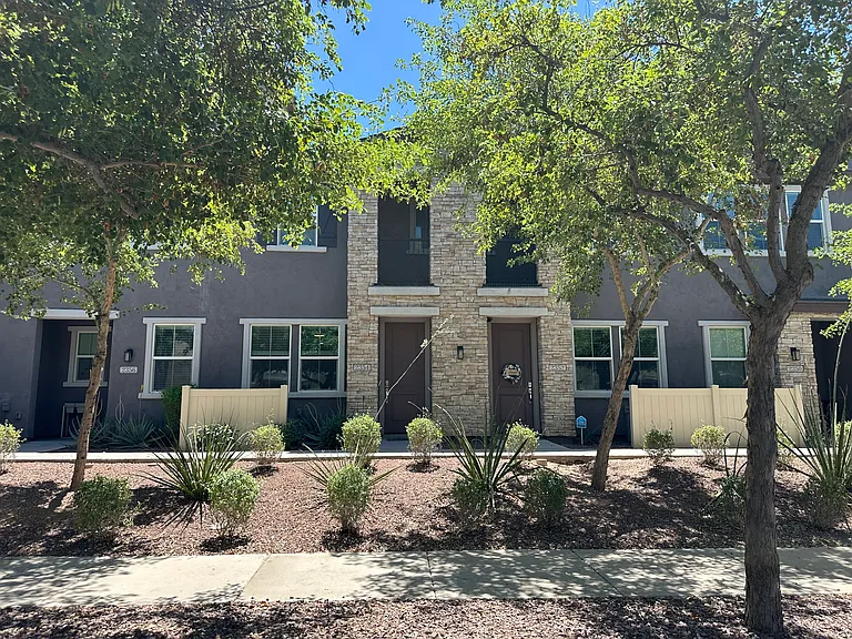 2354 E Hidalgo Ave — Photo 3
