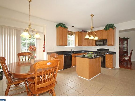 3rd image of 5 Eastwood Dr