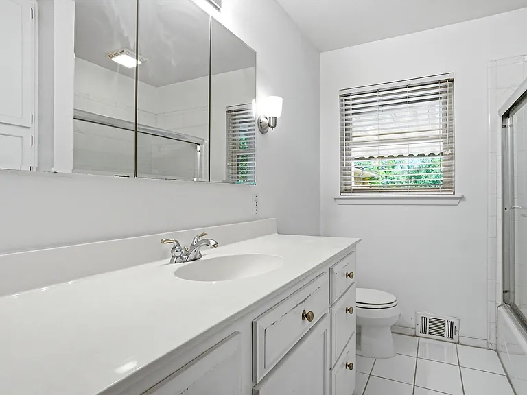900 Emery St — Photo 11