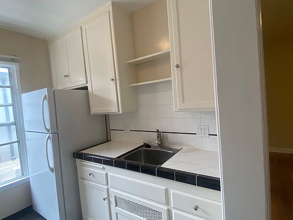5th image of 1142 S Sierra Bonita Ave
