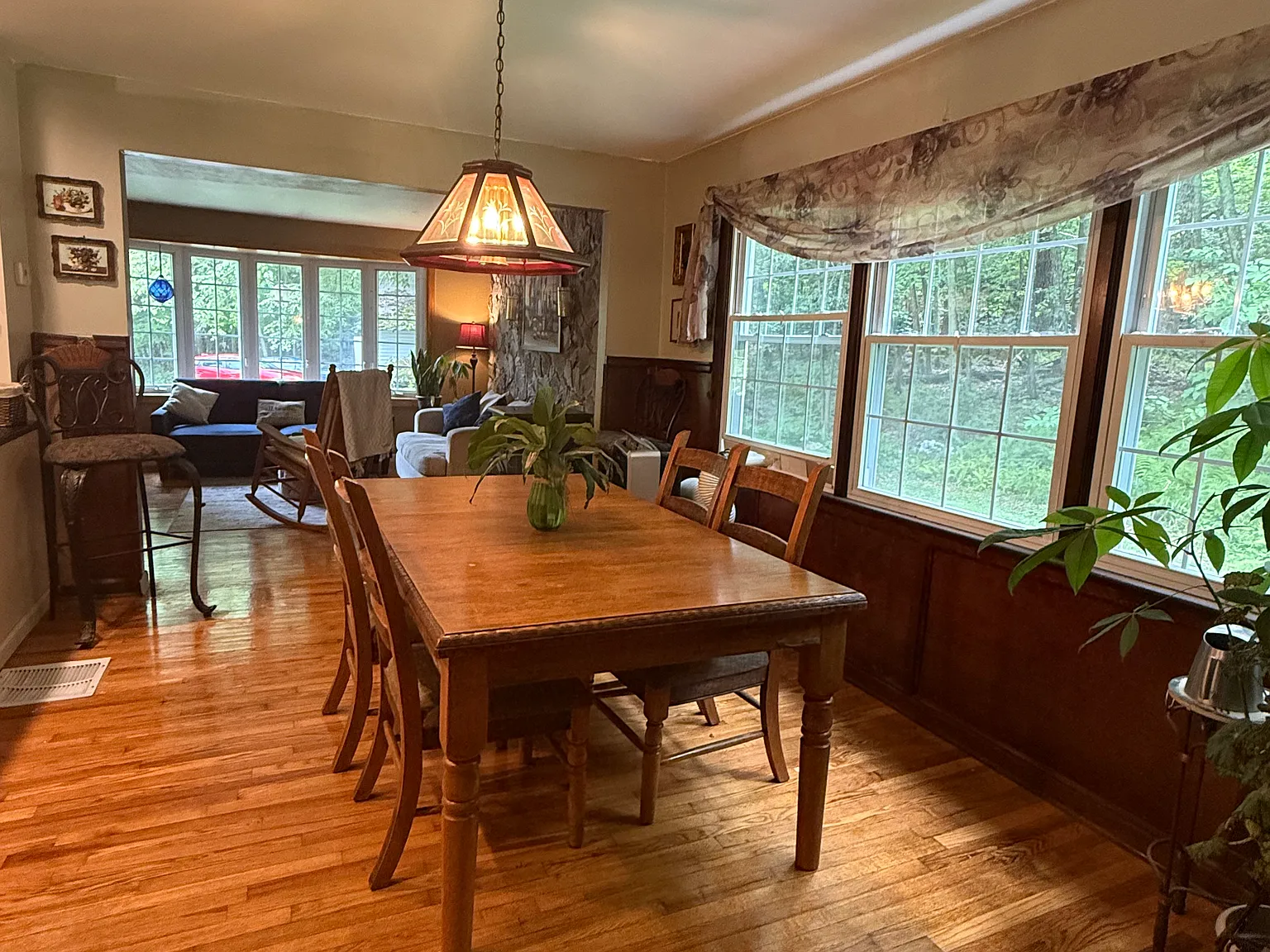5 bed, 2500 sqft, $4,500 — Photo 2