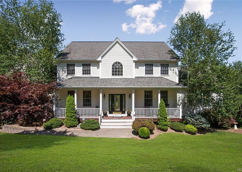 1st image of 32 Joseph Dr