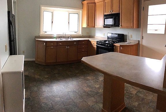 kitchen lots of storage