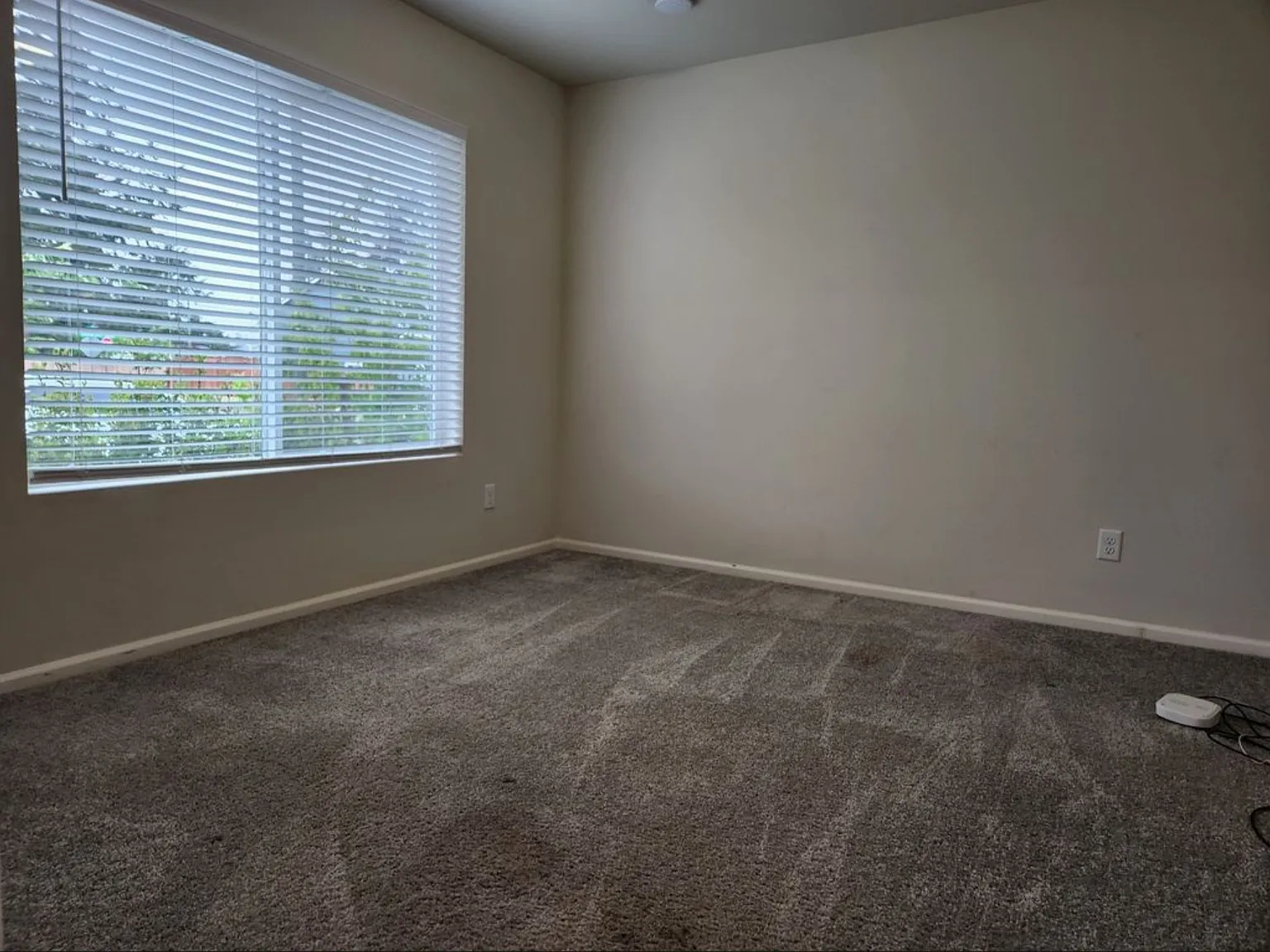 4 bed, 2.5 bath, 2498 sqft, $2,999 — Photo 4