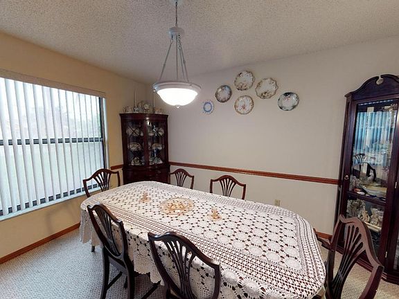 4th image of 2469 SE Grand Dr