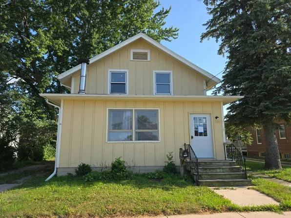 1121 E State St, Mason City, IA 50401