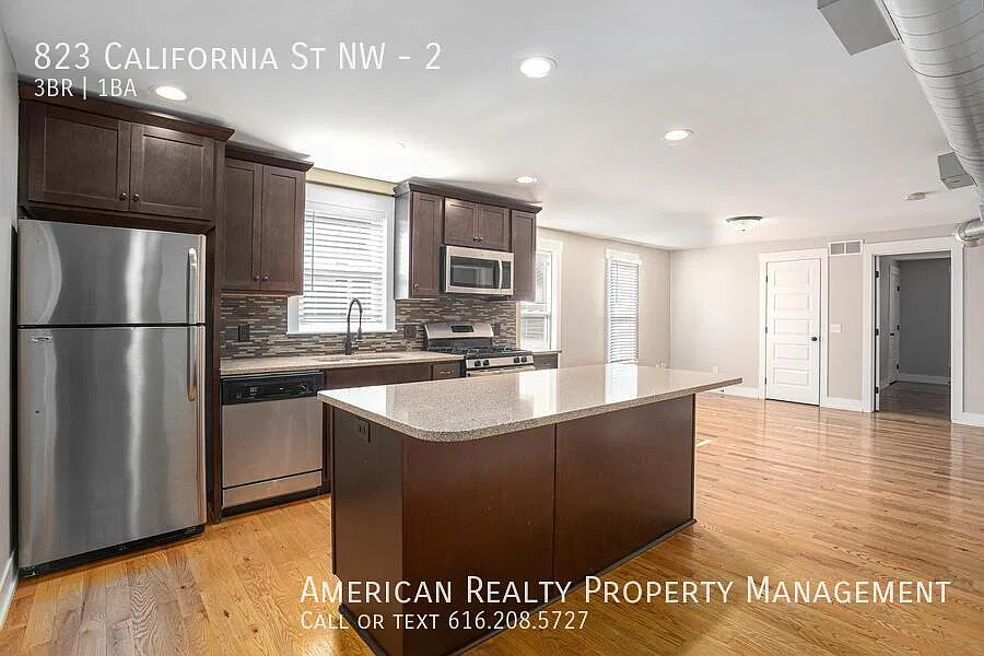 3 bed, 1044 sqft, $1,900 — Photo 4