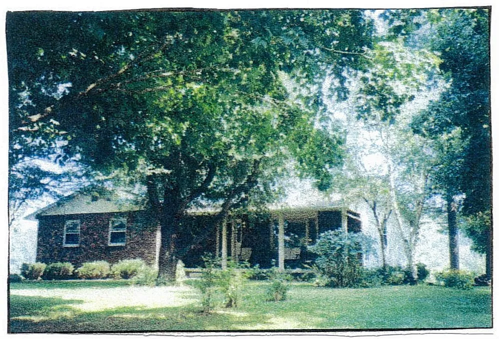5540 Old Logan Rd SE photo 1