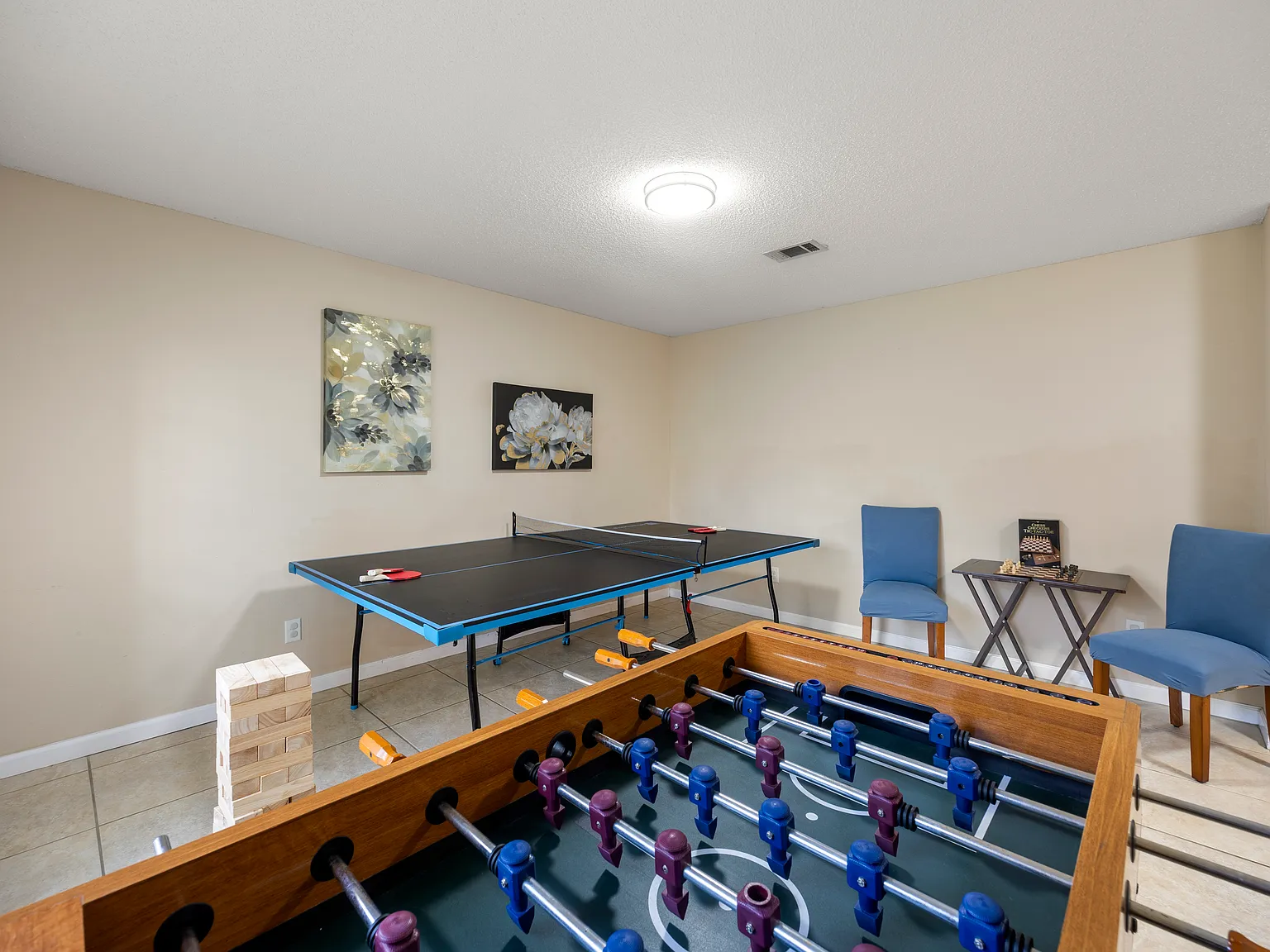 4 bed, 2401 sqft, $3,100 — Photo 2