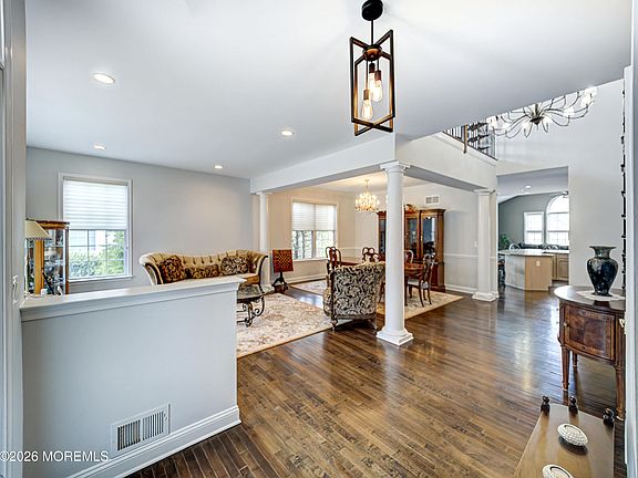 3rd image of 5 W Parsonage Way
