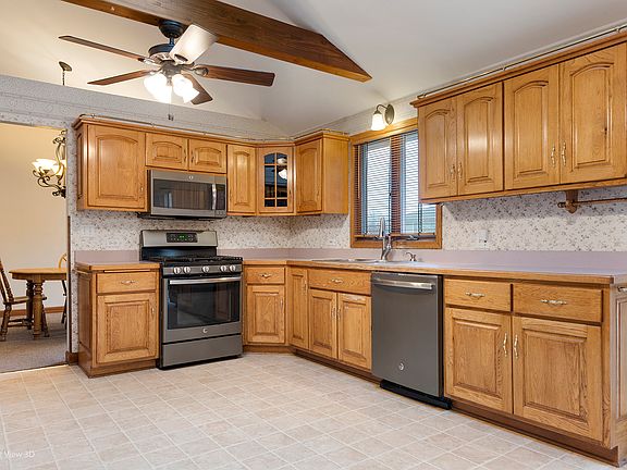 4th image of 202 Julianne Dr