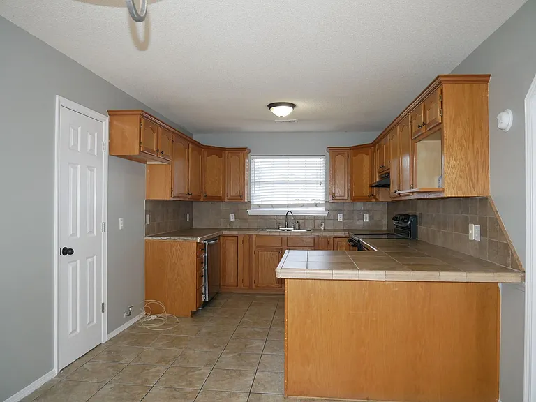 1401 Osage Dr — Photo 6