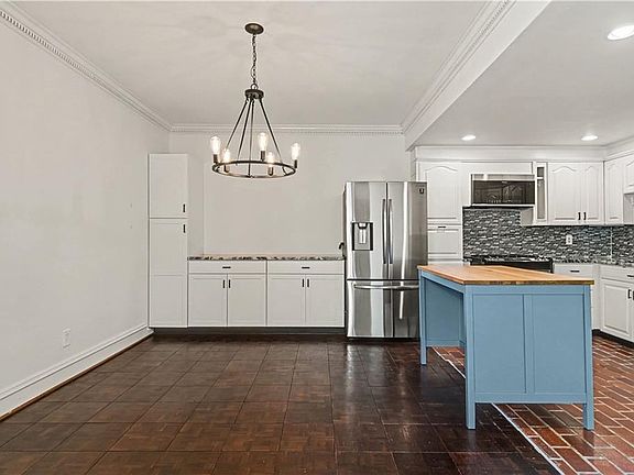 4th image of 2632 Peachtree Rd NW #404B