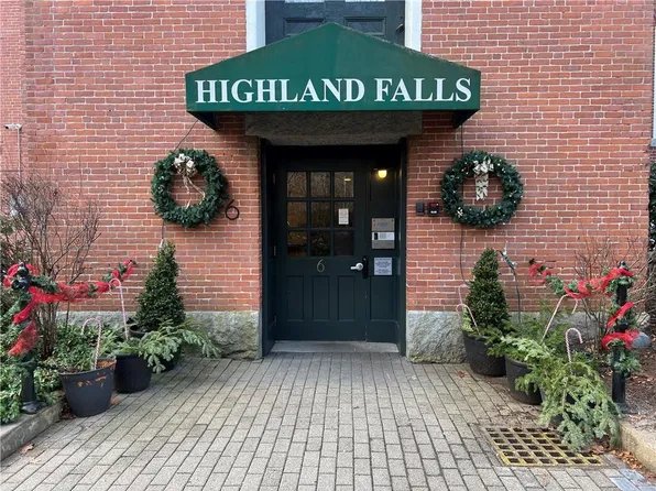 2 School St #405, Lincoln, RI 02865