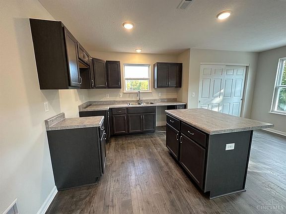 4th image of 598 Maxwell Ct