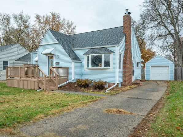 3909 68th St, Urbandale, IA 50322