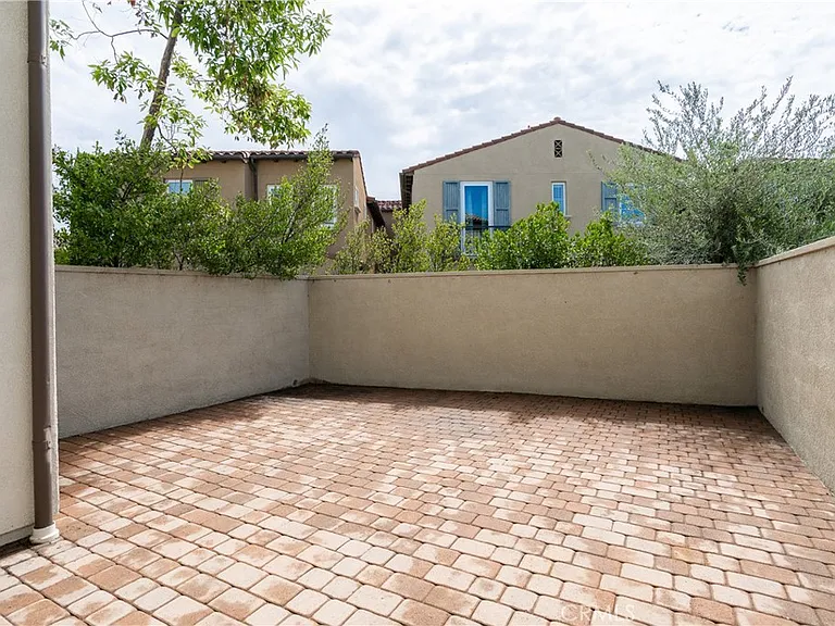 20328 Paseo Las Olivas — Photo 31