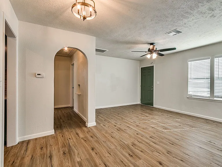 103 E Haddock St — Photo 5