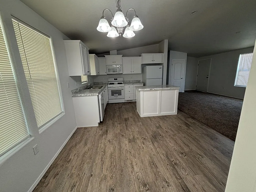 3 bed, 2.0 bath, 1224 sqft, $1,699 — Photo 3