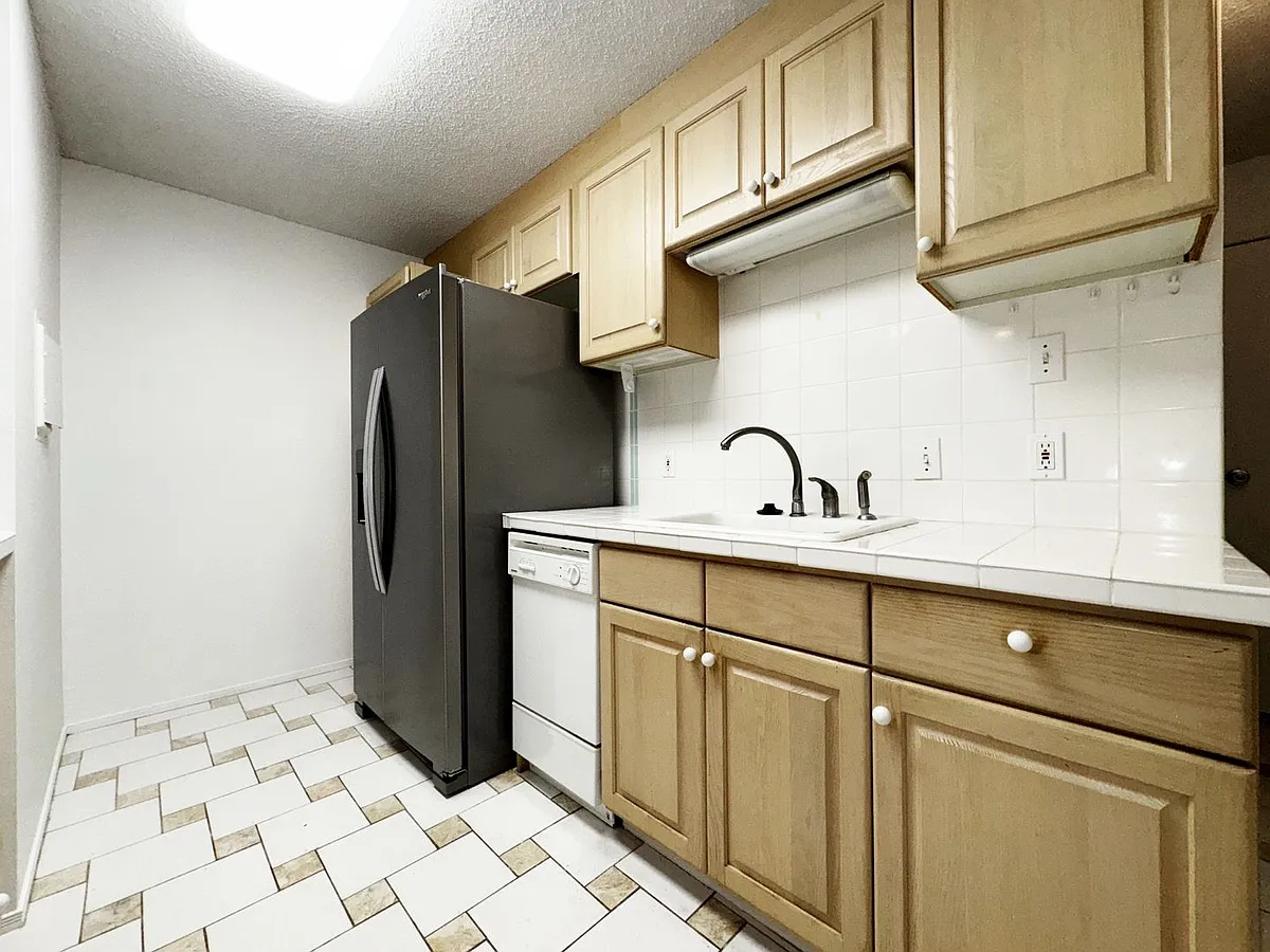 Building Photo - 3731 Kanaina Ave #237