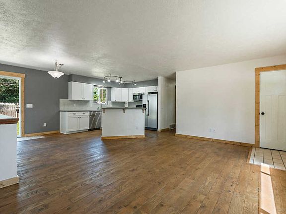 3rd image of 311 E 22nd Ave