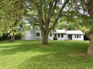 6 Taunton Lake Dr, Newtown, CT 06470