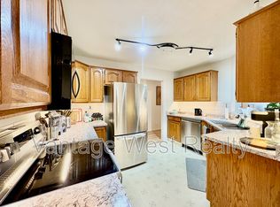 1385 Bertram St Unit 203, Kelowna, BC V1Y 2E9