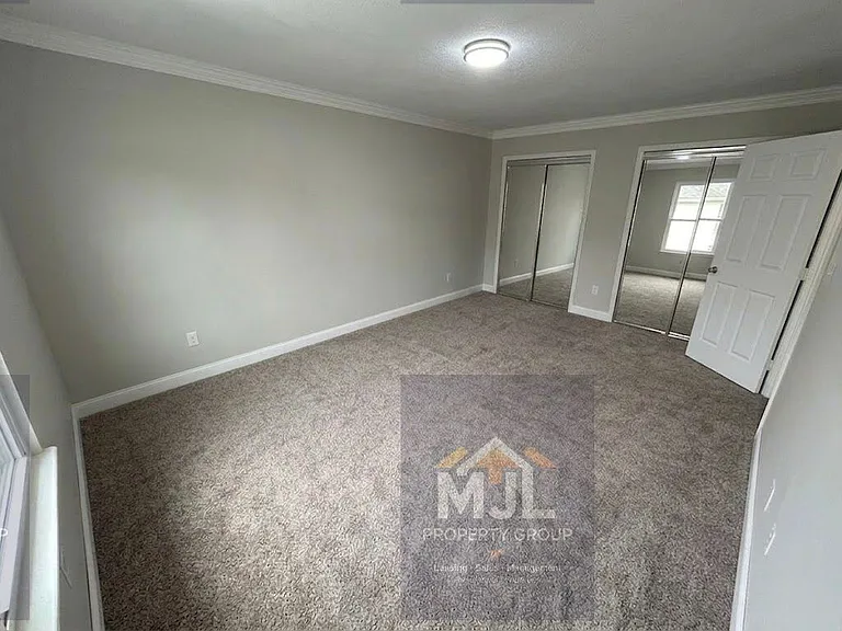 11008 NW Crooked Rd #D — Photo 10