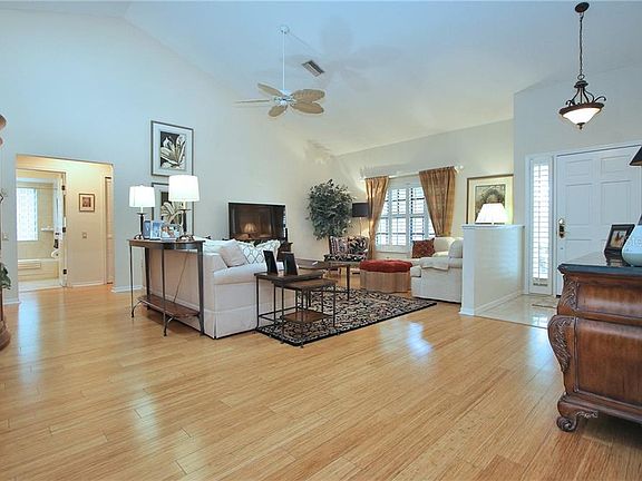 4th image of 9815 Ashley Dr