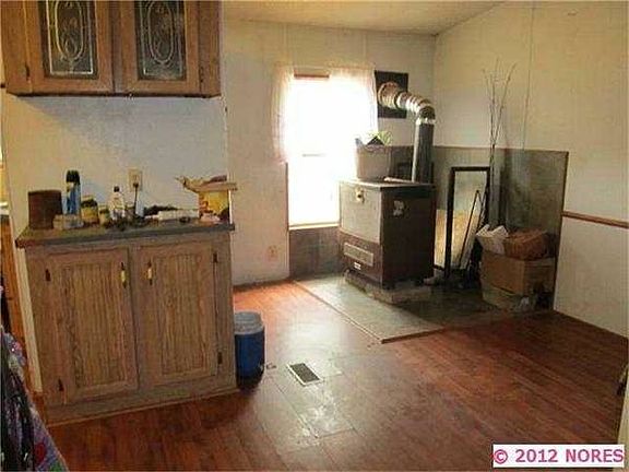 wood stove b/t ktcen and L/R