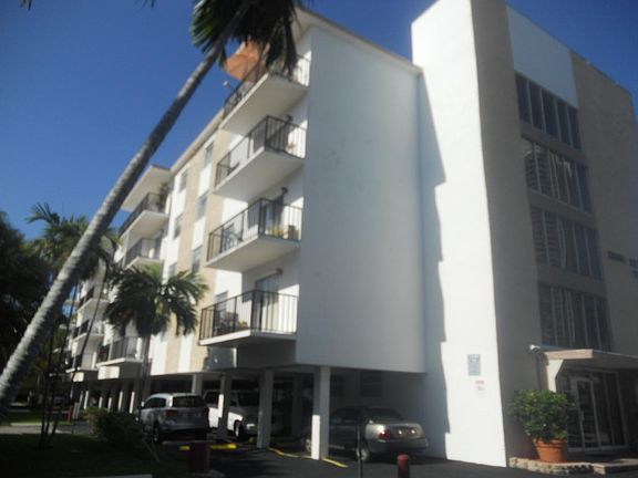 2nd image of 18100 Atlantic Blvd