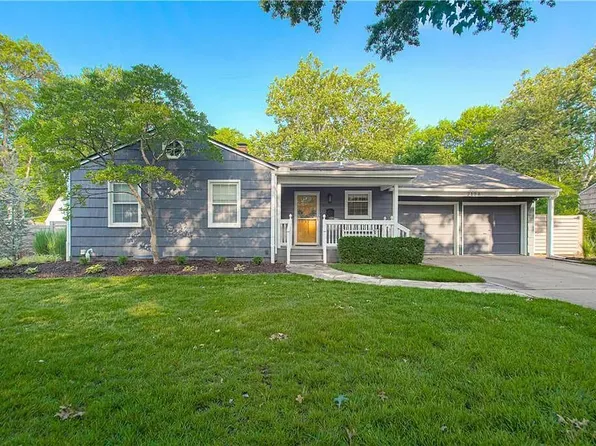 7128 Cedar St, Prairie Village, KS 66208