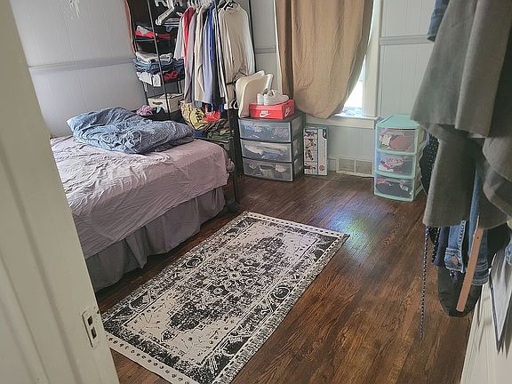 5th image of 306 W Center St