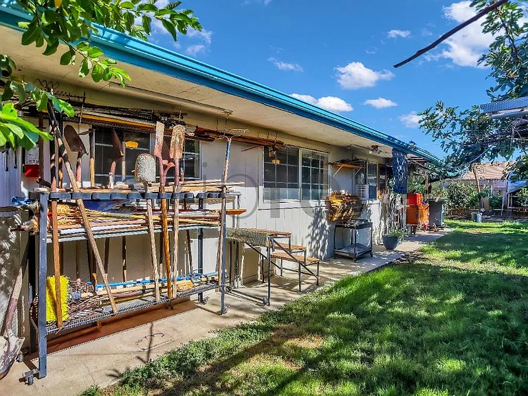 2411 Berry St — Photo 27