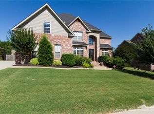 2332 Covington Park Blvd, Fayetteville, AR 72703