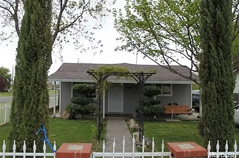 5792 10th St photo 1